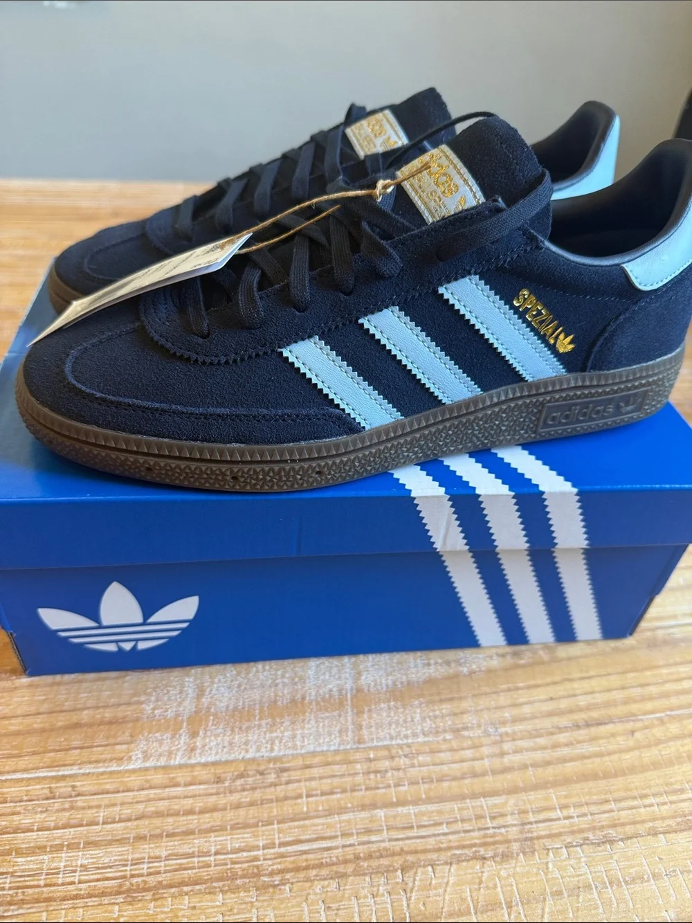 adidas Handball Spezial Navy Suede Sneaker w/Light Blue Junior 6 Women’s 7.5
